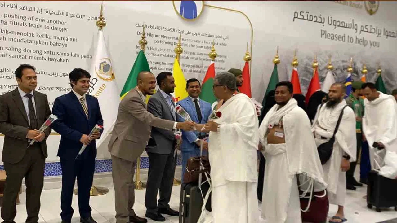 সৌদি আরব পৌঁছেছে দেশের প্রথম হজ ফ্লাইট