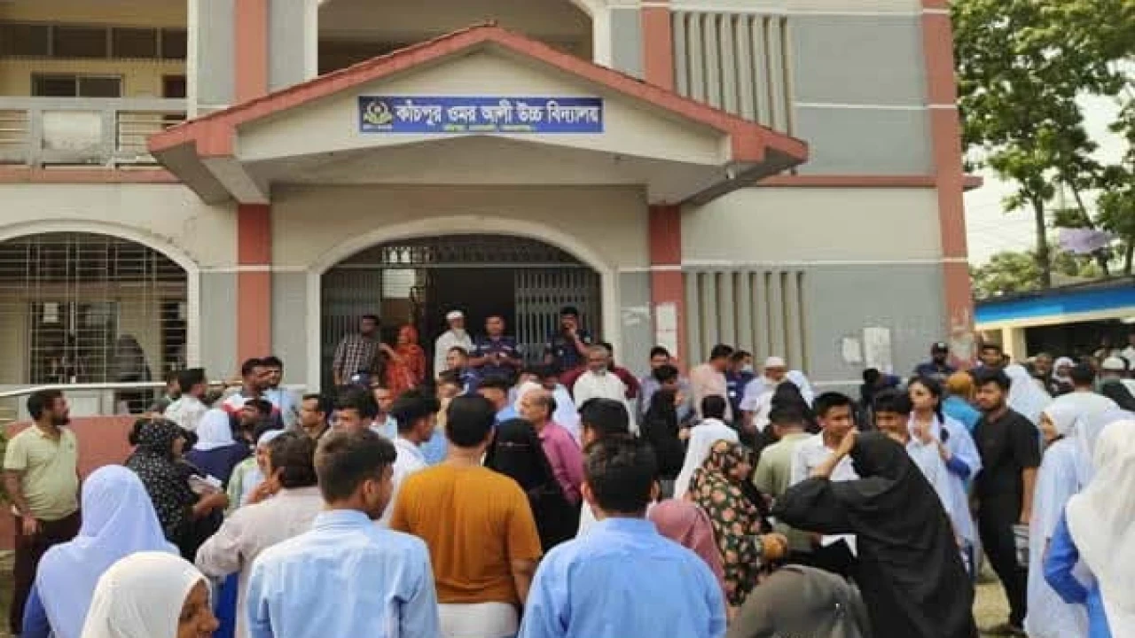 সোনারগাঁয়ে এসএসসি কেন্দ্রে পুরাতন প্রশ্নে পরীক্ষা, পরে নতুন প্রশ্নে পুনরায় আয়োজন