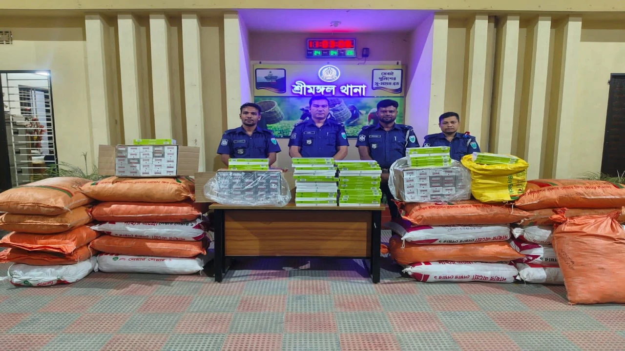 শ্রীমঙ্গলে এস এ পরিবহন কুরিয়ার সার্ভিস থেকে  ভারতীয় ফুসকা ও সিগারেট উদ্ধার