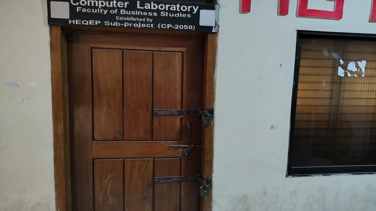 তালা ঝুলছে ৭৫ লাখ টাকার ল্যাবে, ব্যবহারবঞ্চিত দেড় হাজারের বেশি শিক্ষার্থী