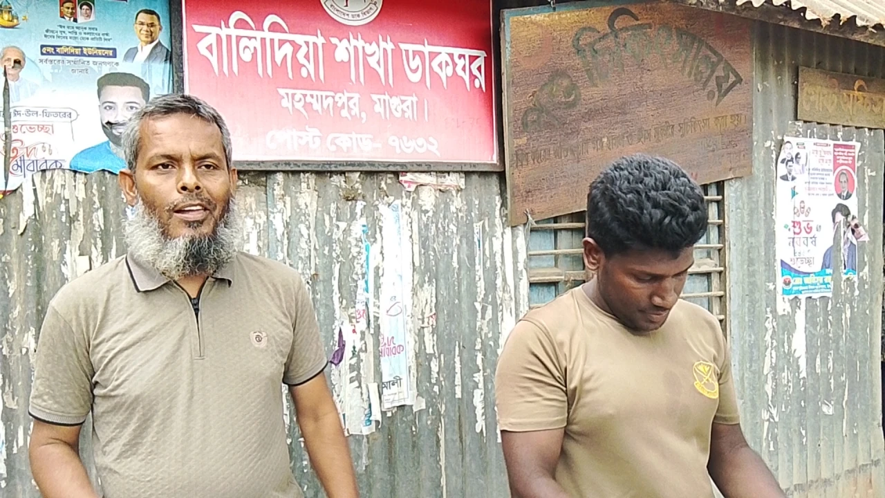মাগুরা বালিদিয়া গ্রামে অবসরপ্রাপ্ত নৌবাহিনী সদস্য বাবুর জমি দখল