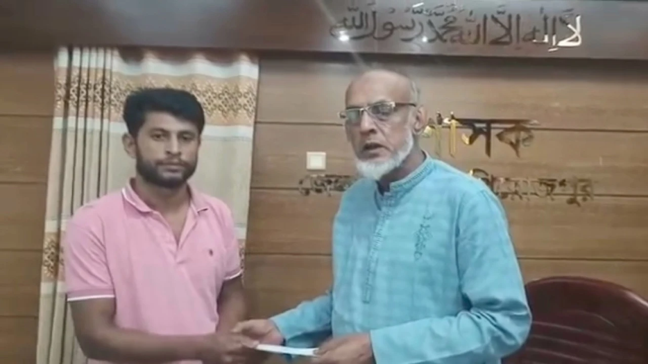 মানুষের দুঃসময়ে পাশে দাঁড়ানোই প্রকৃত রাজনীতির সার্থকতা-পিরোজপুর জেলা পরিষদ প্রশাসক