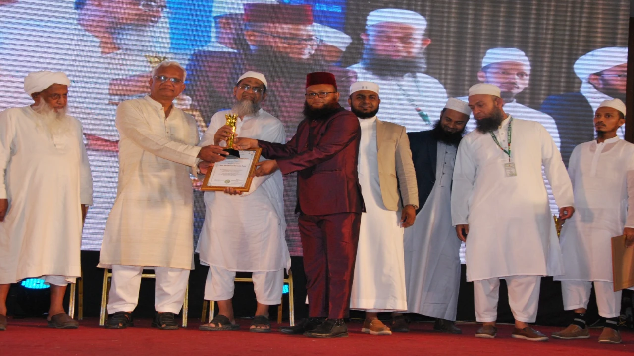 মানবিক সাংবাদিকতায় "হাফেজ্জী সেবা পদক-২০২৬" পুরস্কার পেলেন মোঃ মোশাররফ হোসাইন রাজু