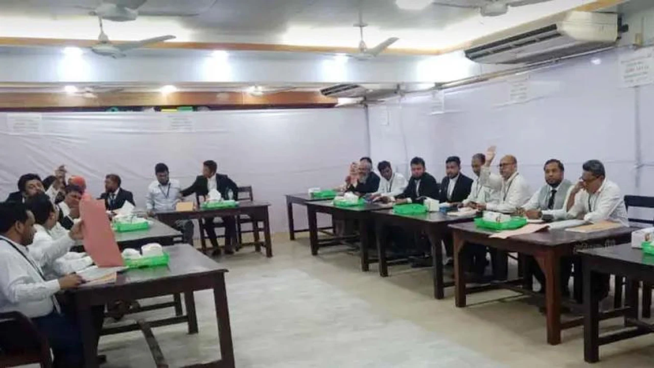 ঢাকা আইনজীবী সমিতি নির্বাচনে ভোট পড়েছে ৩৪%: দুই দি...