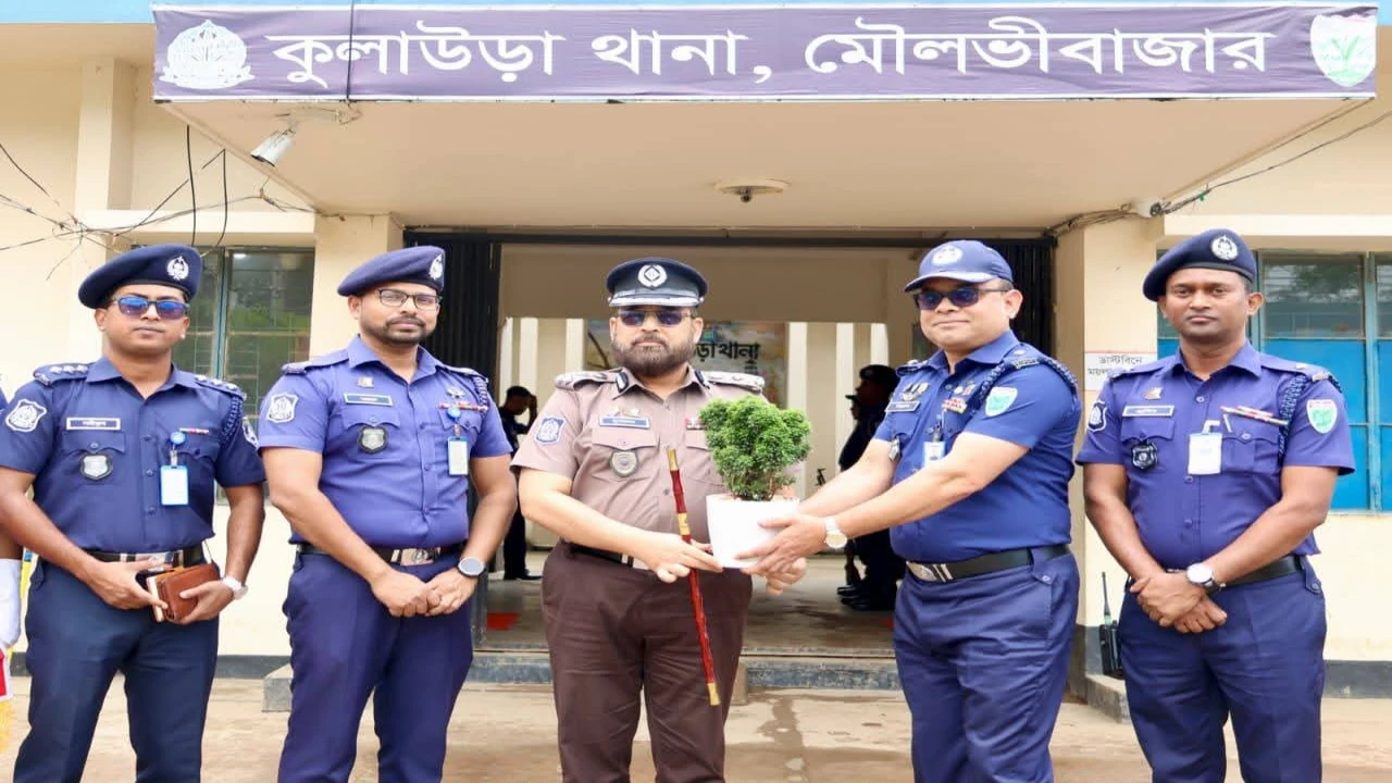 সিলেট রেঞ্জের ডিআইজির কুলাউড়া থানা পরিদর্শন     