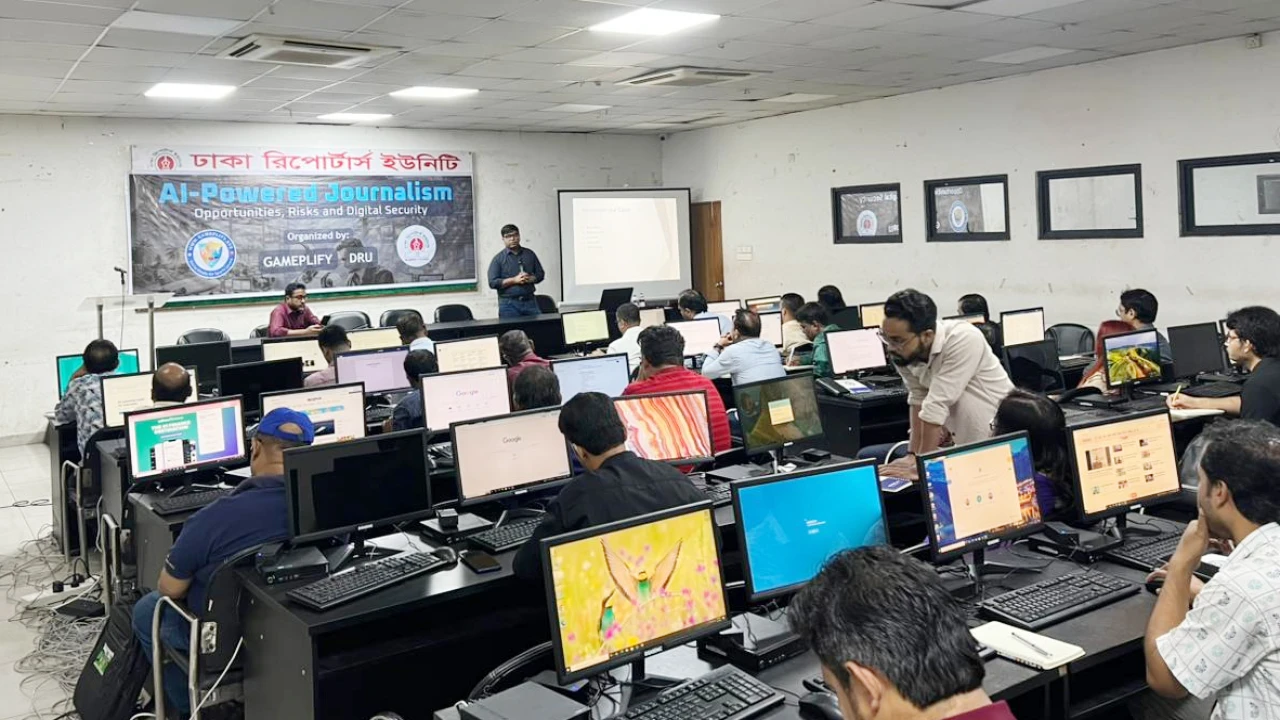 এআই দক্ষতা ছাড়া টিকে থাকা কঠিন: ডিআরইউতে সাংবাদিকদের নিবিড় প্রশিক্ষণ শুরু