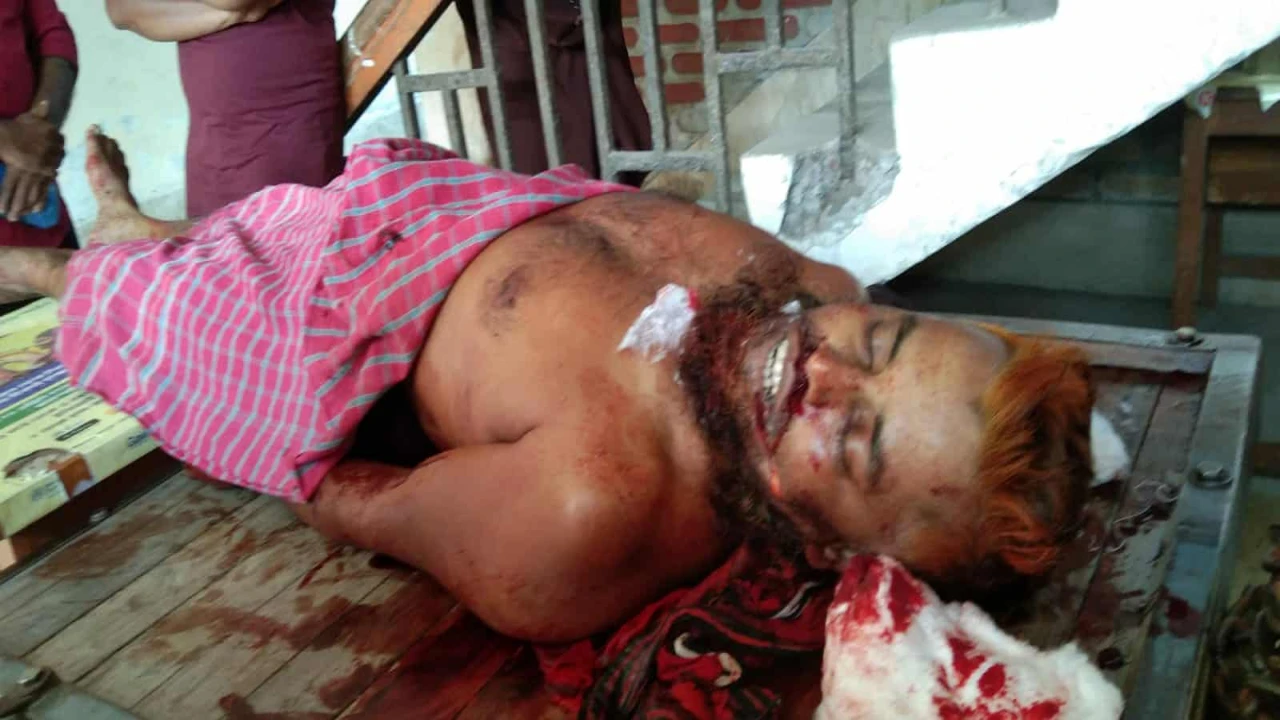 বাগেরহাটের চিতলমারিতে জুস কেনাকে কেন্দ্র করে দোকানিকি কুপিয়ে হত্যা 