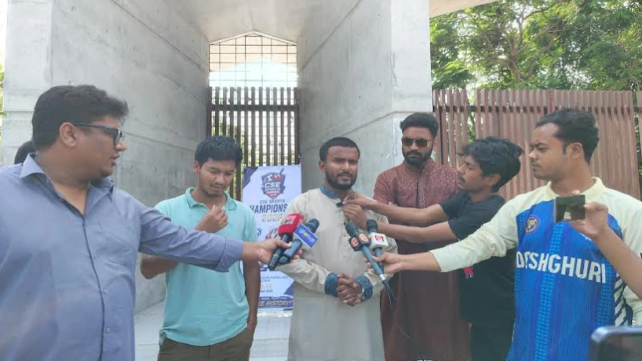বেরোবিতে উপাচার্যের পদত্যাগ দাবিতে সংবাদ সম্মেলনে হামলার অভিযোগ