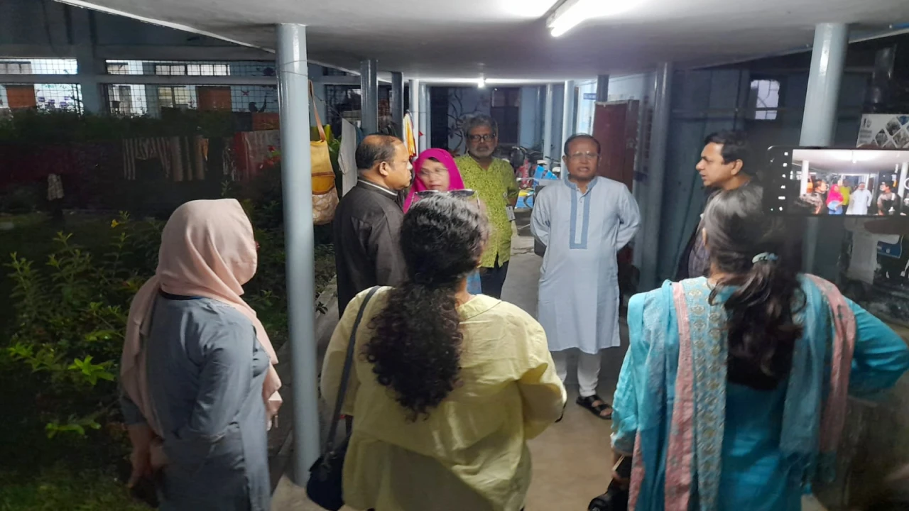 ঢাবির কুয়েত মৈত্রী হল পরিদর্শন করলেন উপাচার্য, ছাত্রীদের স্বাস্থ্য পরিস্থিতি পর্যবেক্ষণ
