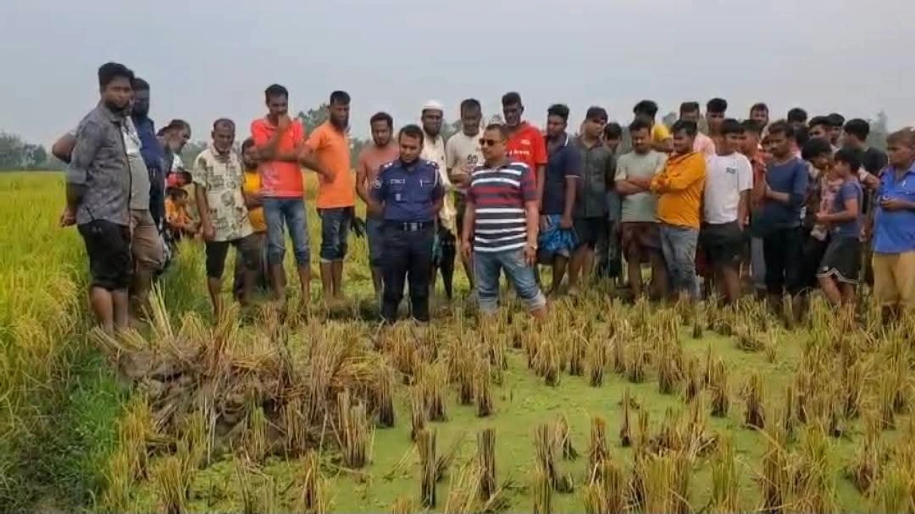 জয়পুরহাটের আক্কেলপুরে ধানখেত থেকে অজ্ঞাত ব্যক্তির মাটিচাপা মরদেহ উদ্ধার