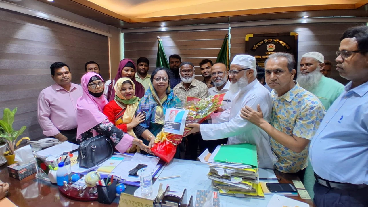 বরিশাল নগর প্রশাসকের সাথে সিটি কলেজ শিক্ষকদের সৌজন্য সাক্ষাৎ