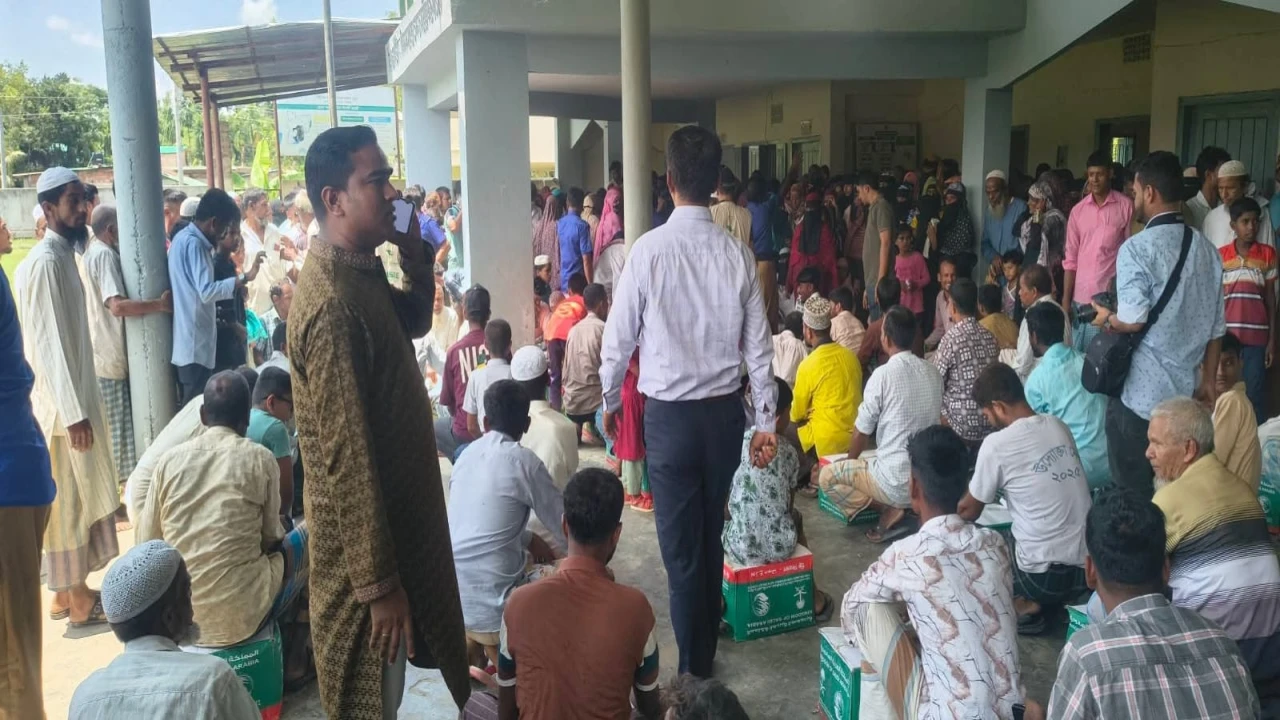 চকরিয়ায় ১৫০০ পরিবারকে খাদ্য সহায়তা দিল আইএসডিই বাংলাদেশ