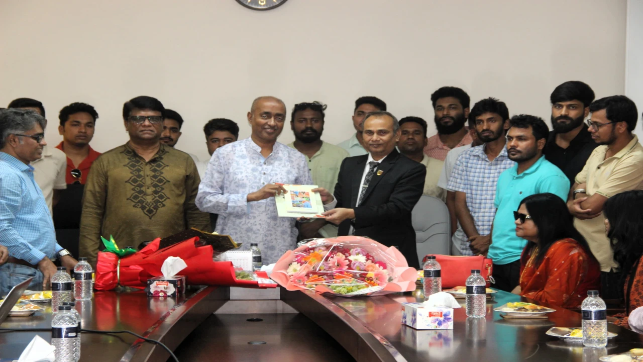 নজরুল বিশ্ববিদ্যালয় পরিদর্শনে আইনমন্ত্রী, বিশ্বমানের শিক্ষাপ্রতিষ্ঠান গড়ার প্রত্যয় উপাচার্যের