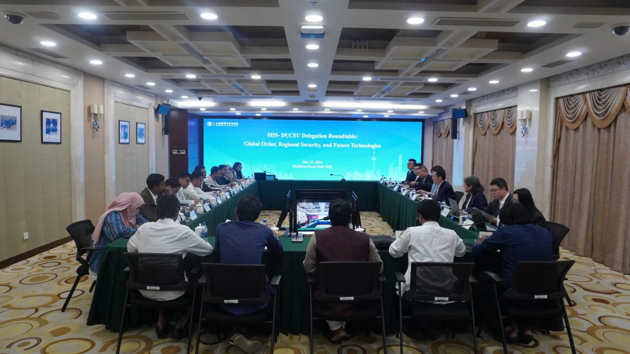 Shanghai Institutes for International Studies-এ গোলটেবিল বৈঠক