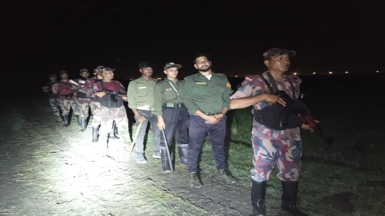 দিন-রাত নজরদারিতে চাঁপাইনবাবগঞ্জ সীমান্ত, পুশইন ঠেকাতে বিজিবির সতর্কতা