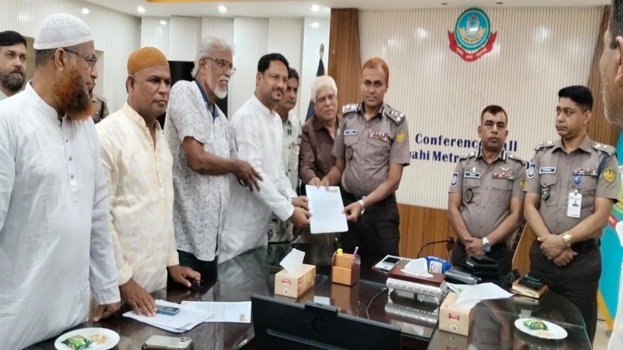 রাজশাহীতে সার্বিক নিরাপত্তায় আটদফা দাবীতে স্মারকলিপি প্রদান