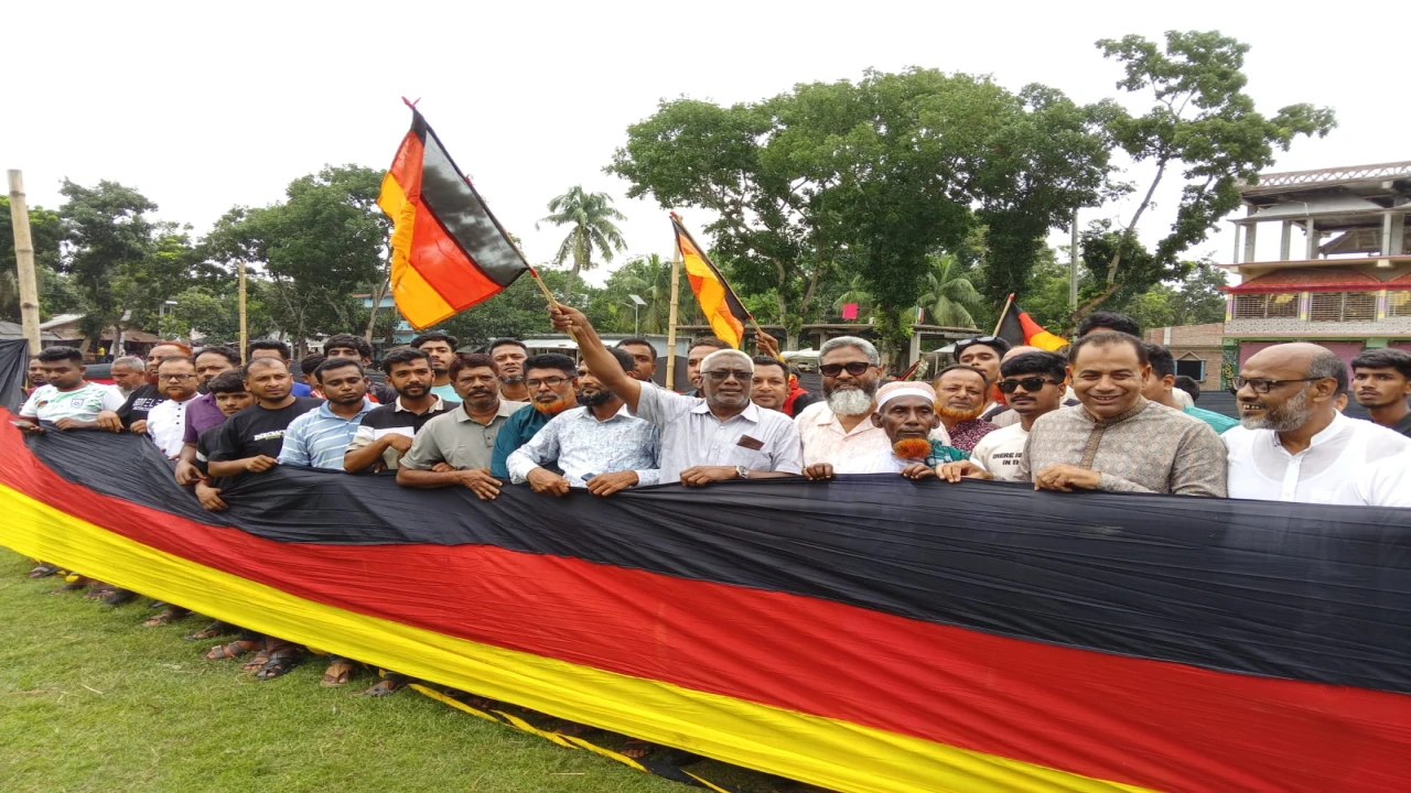 মাগুরায় সাড়ে ৭ কিলোমিটার জার্মানি পতাকার প্রদর্শন,