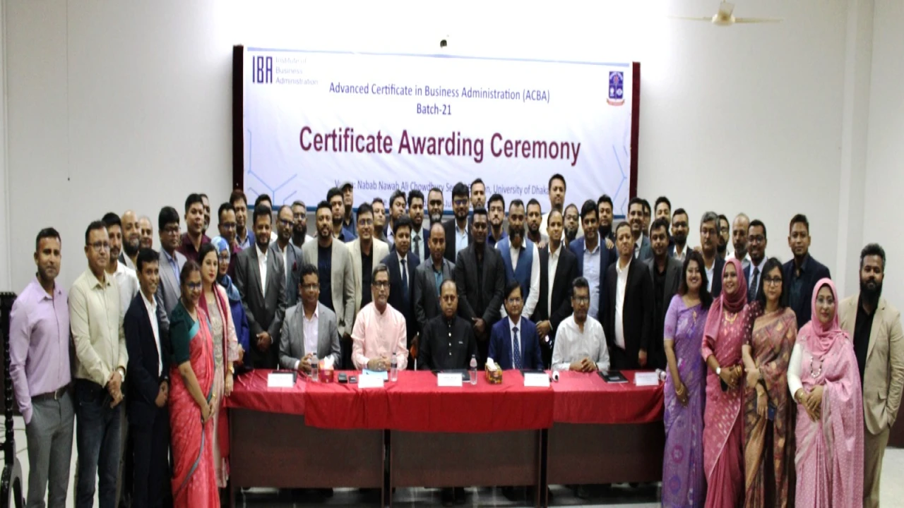 ঢাবি আইবিএ’র এসিবিএ কোর্সের সার্টিফিকেট প্রদান