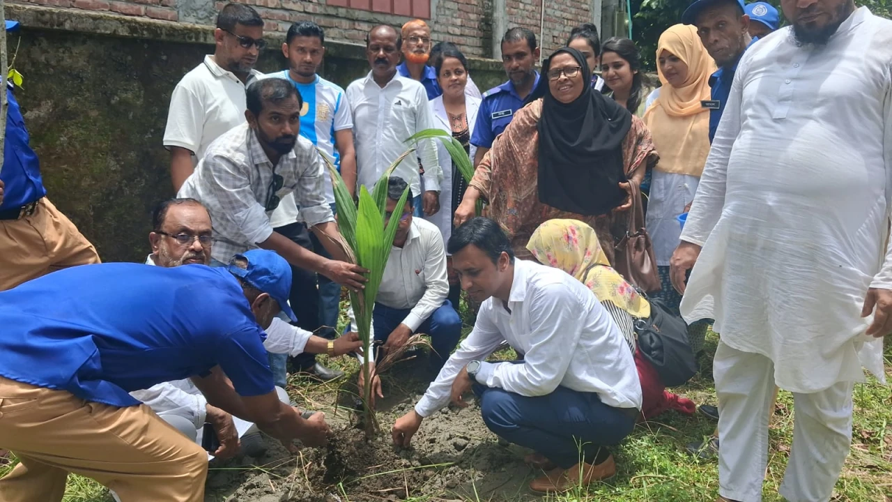শংকরপাশা ইউনিয়ন স্বাস্থ্যকেন্দ্রে পরিচ্ছন্নতা অভিযান ও বৃক্ষরোপণ কর্মসূচি