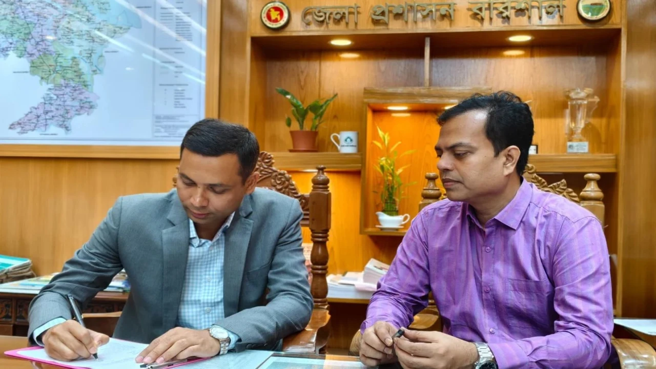 বরিশালে নতুন ডিসি মামুন খন্দকারের যোগদান