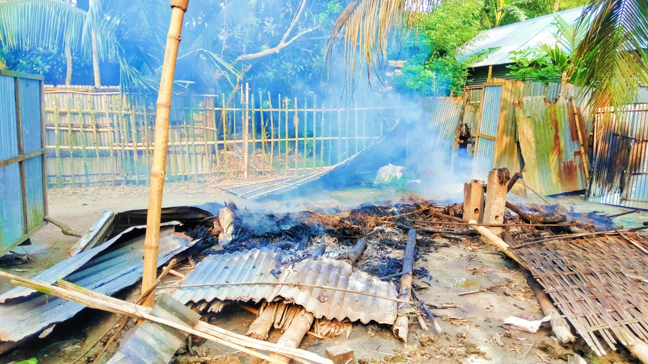 সুন্দরগঞ্জে বসতবাড়িতে হামলা, ভাঙচুর, অগ্নিসংযোগ ও হত্যাচেষ্টার অভিযোগ