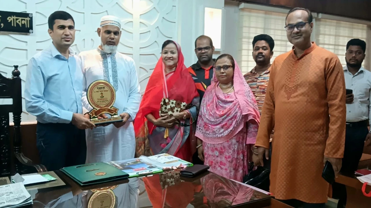 ইছামতি নদী উদ্ধার আন্দোলন পাবনার নেতৃবৃন্দের সঙ্গে জেলা প্রশাসকের মতবিনিময় 