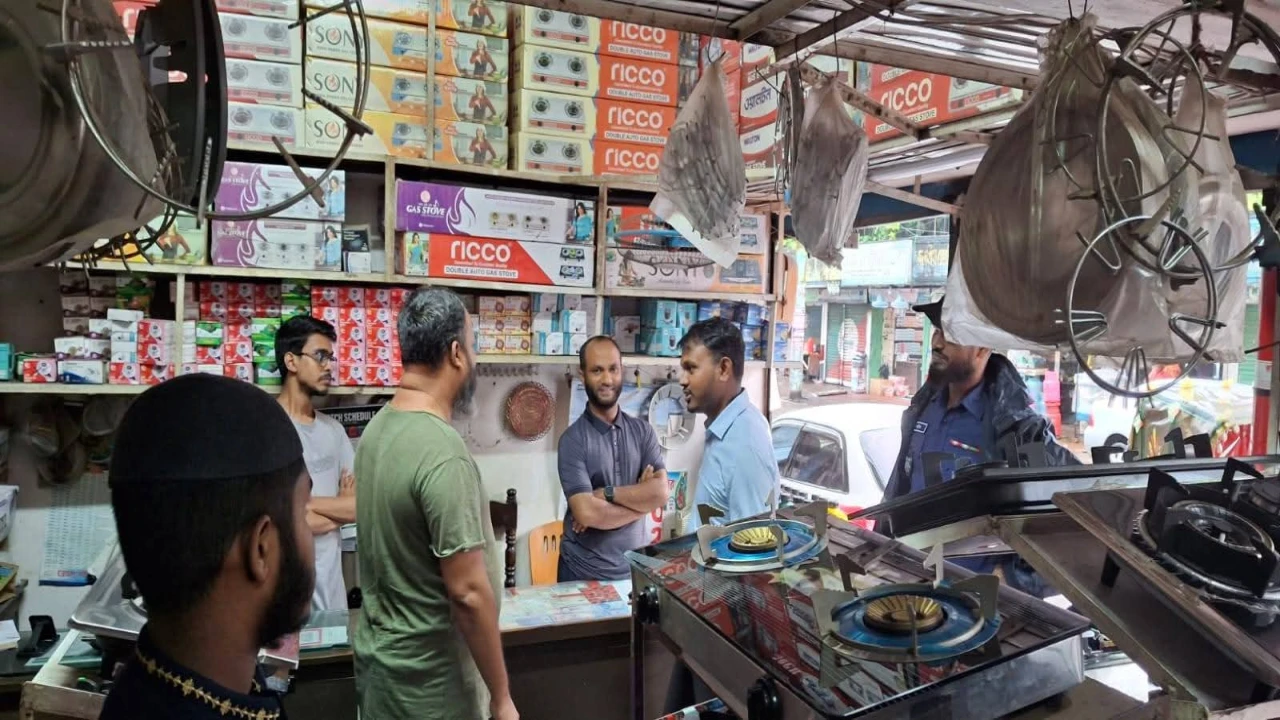 মৌলভীবাজারে বেশি দামে এলপিজি বিক্রি করায় ২টি প্রতিষ্ঠানকে অর্থদণ্ড 