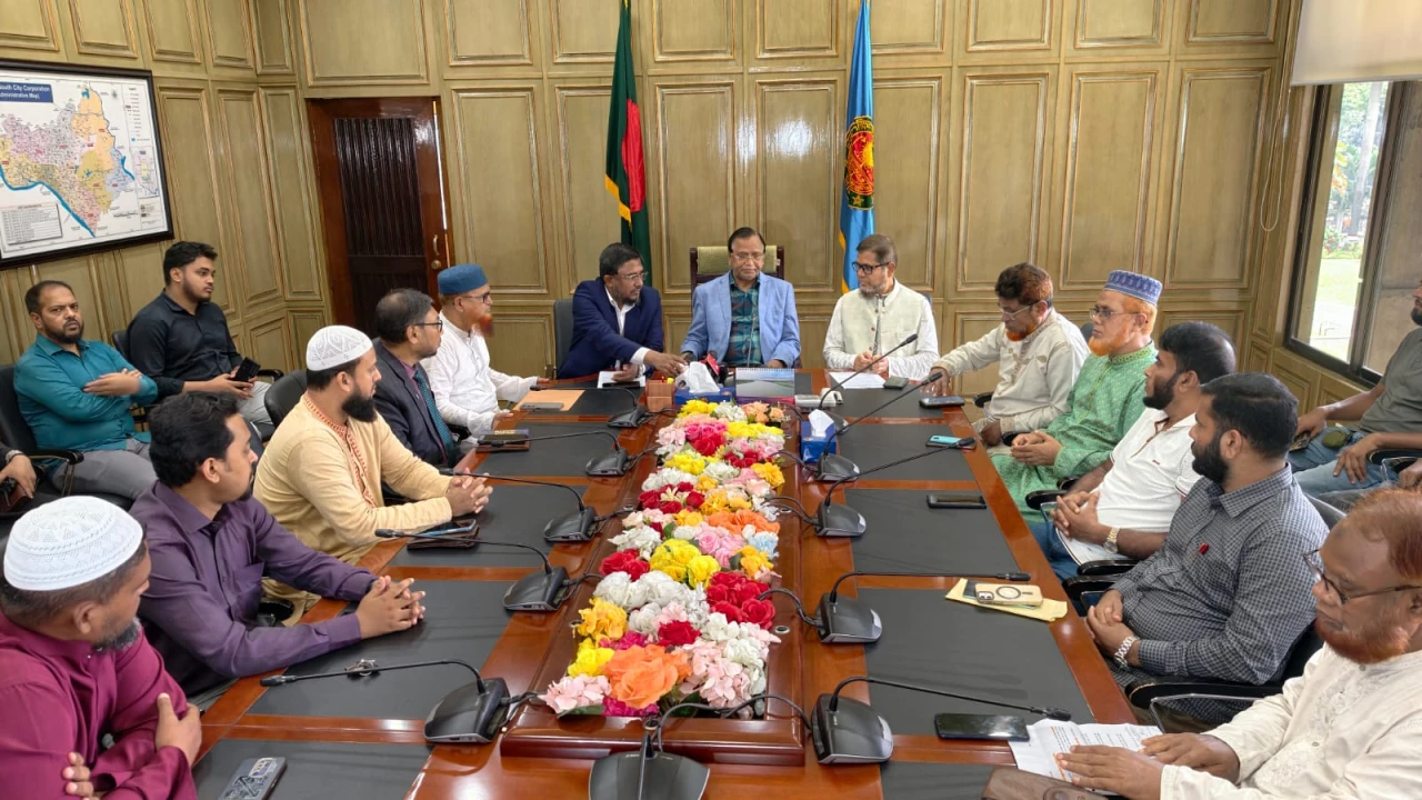 ডিএসসিসির উন্নয়ন ও নাগরিক সেবা নিয়ে প্রশাসকের সঙ্গ...