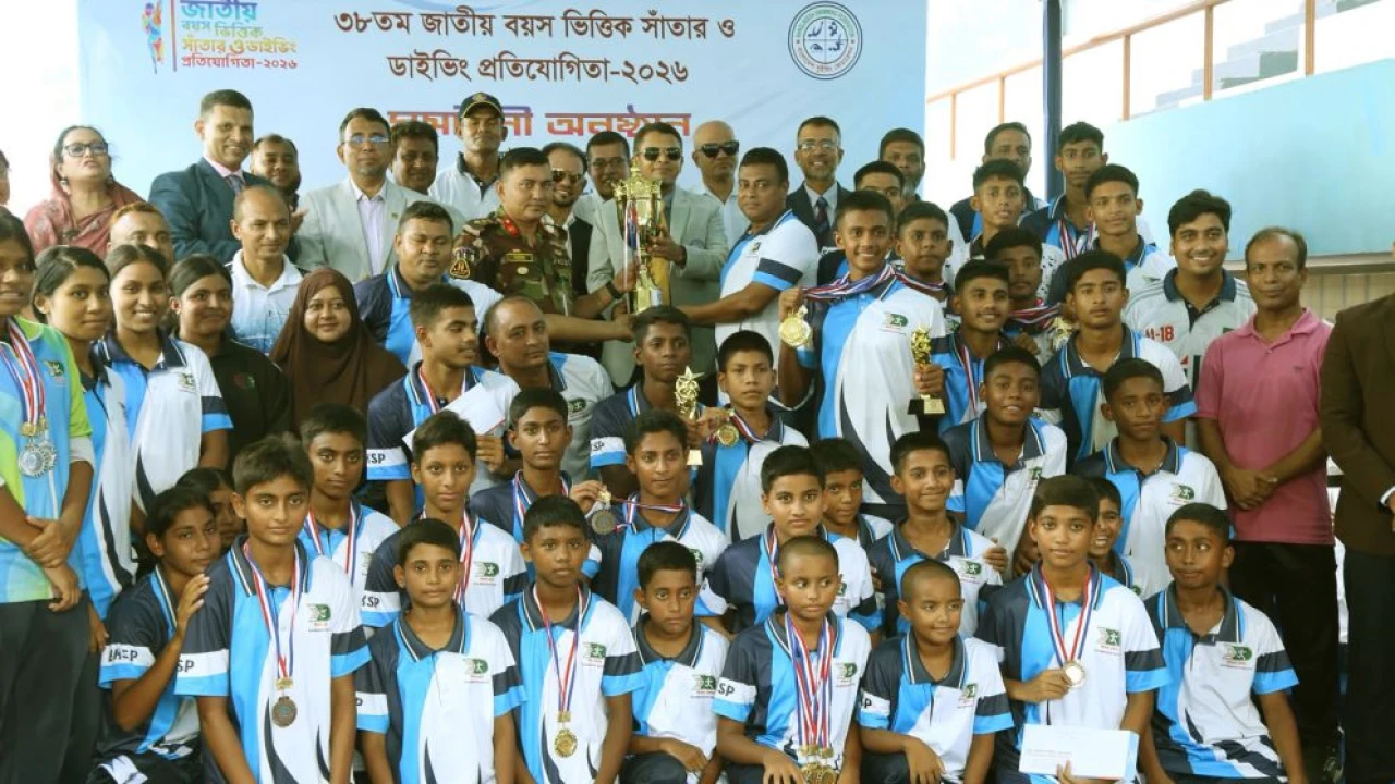রেকর্ড ভাঙার মঞ্চে শেষ বয়সভিত্তিক সাঁতার