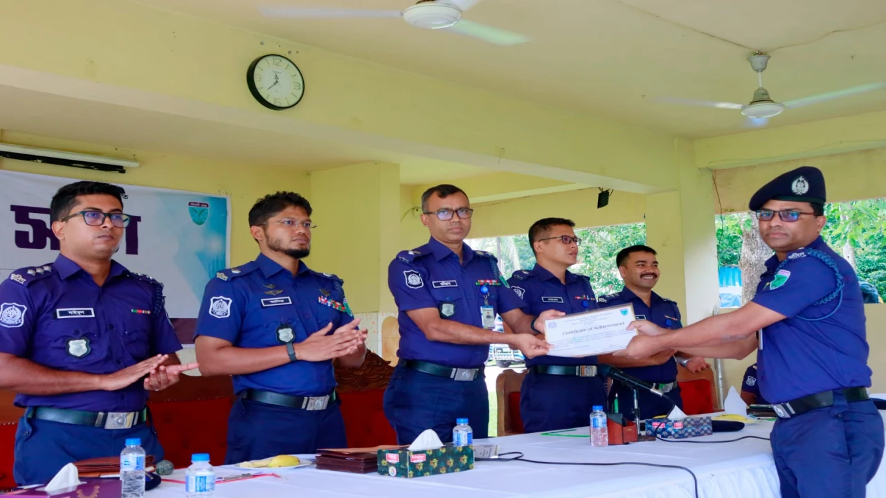 জেলা পুলিশের কল্যাণ সভায় শ্রেষ্ঠ ওসির সম্মাননা পেলেন সদর মডেল থানার সাইফুল