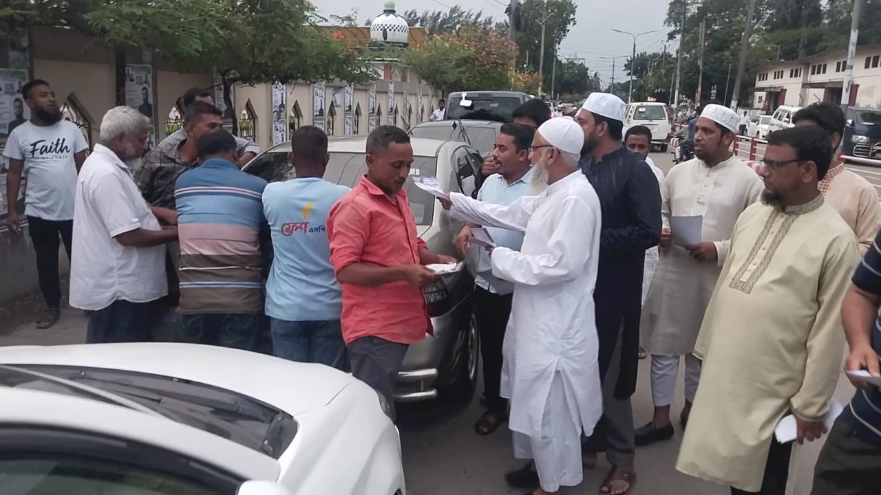 বিভাগীয় সমাবেশের প্রচারপত্র বিতরণ ও গণসংযোগ করলো বরিশাল জেলা জামায়াত