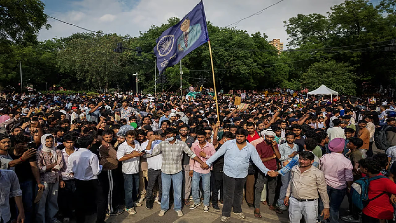 দিল্লিতে শিক্ষার্থীদের আন্দোলনে জনসমর্থনের ঢল