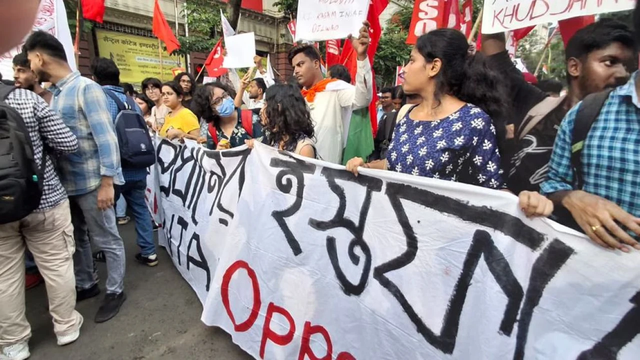 দিল্লির আন্দোলনের ঢেউ কলকাতায়: ছাত্রদের 