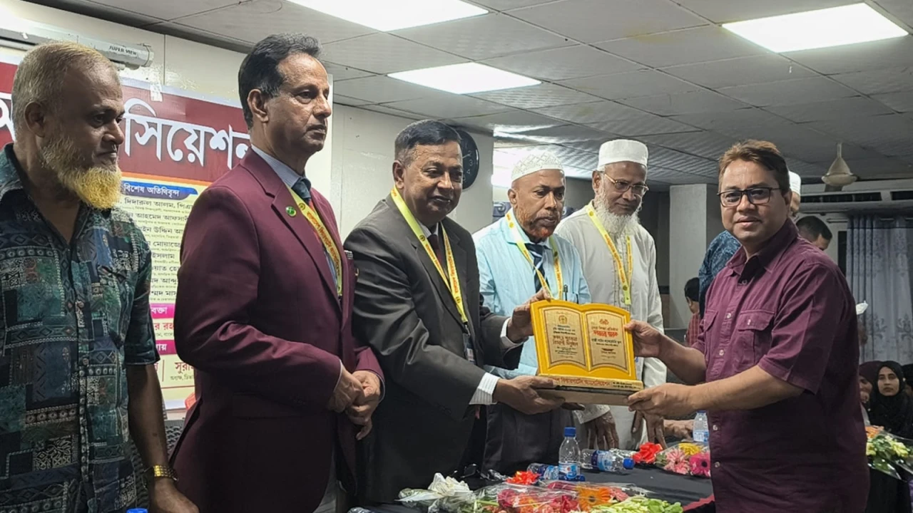 কৃতি শিক্ষার্থী বর্ষ সেরা শিক্ষা প্রতিষ্ঠান ও সেরা শিক্ষক সম্মাননা প্রদান