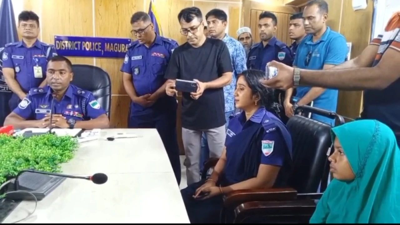 মাগুরা পুলিশের তৎপরতায় ফরিদপুর থেকে নিখোঁজ শিশু আয়েশা উদ্ধার