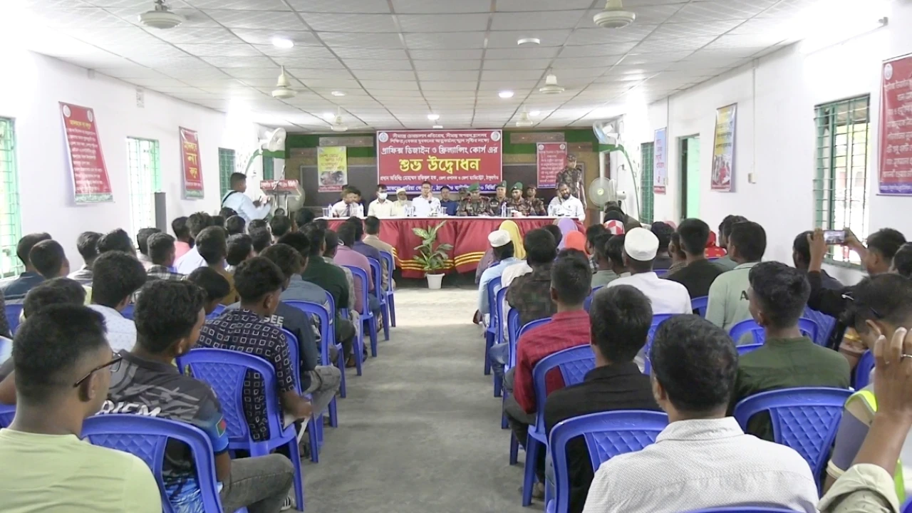 ঠাকুরগাঁও সীমান্তে চোরাচালান রোধে বেকার যুবকদের গ্রাফিক্স ডিজাইন ও ফ্রিল্যান্সিং প্রশিক্ষণের উদ্বোধন
