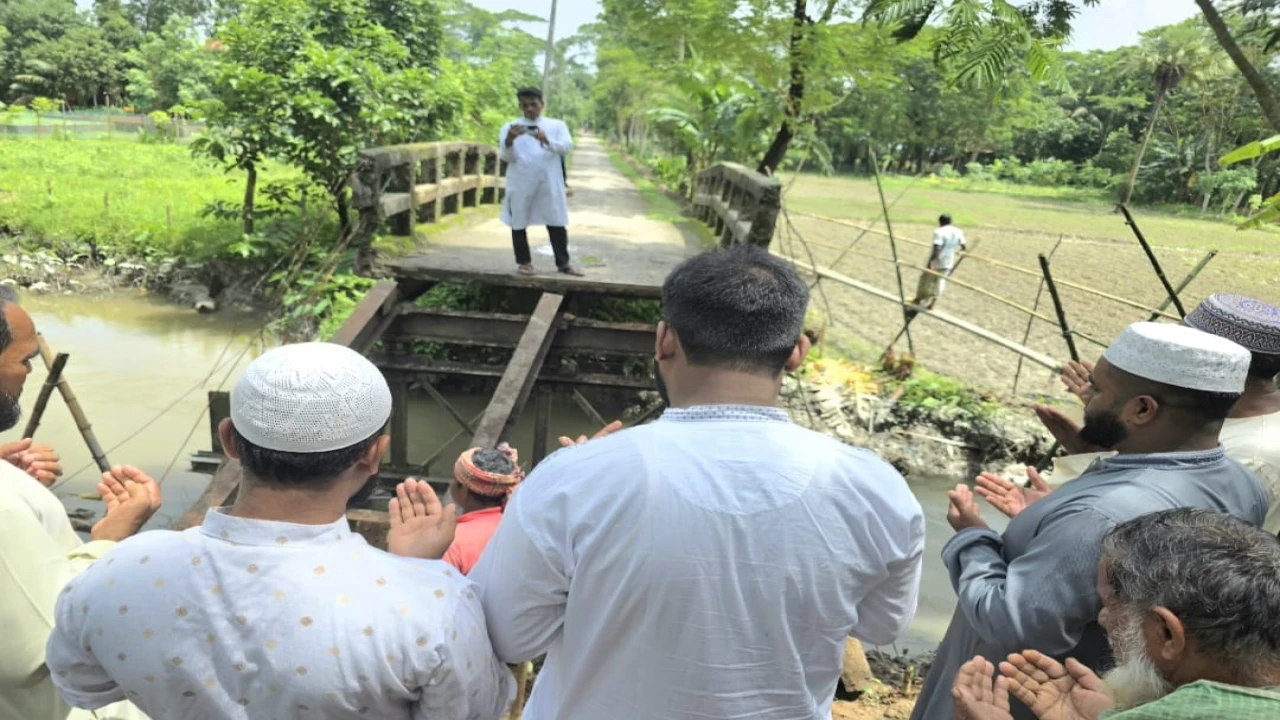 বাউফলে জামায়াতের উদ্যোগে ভাঙা ব্রিজের সংস্কার শুরু, লাঘব হচ্ছে দুর্ভোগ