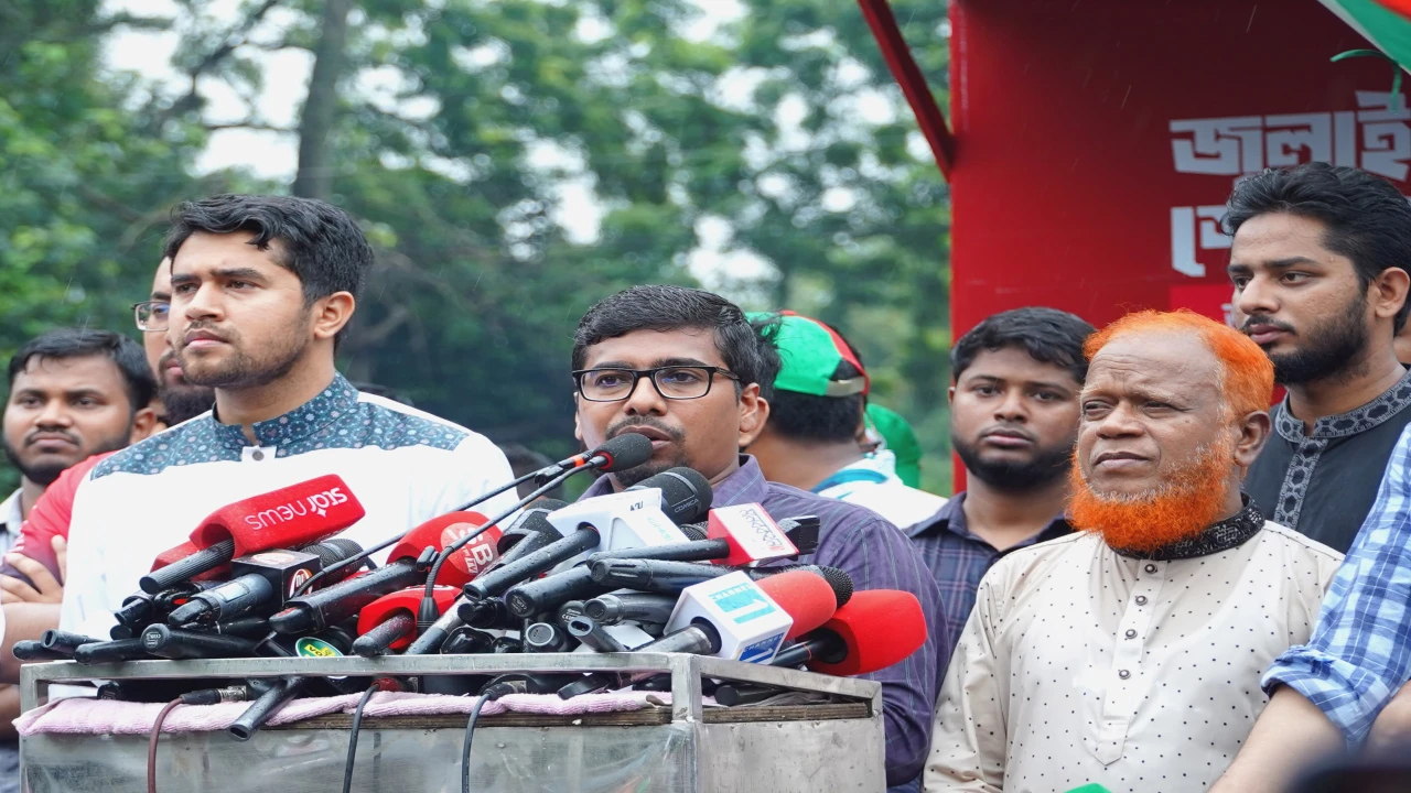 ছাত্রদলকে না সামলালে এই সরকারের পরিণতি আওয়ামী লীগের চেয়েও ভয়াবহ হবে: ছাত্র গণজমায়েতে বক্তারা