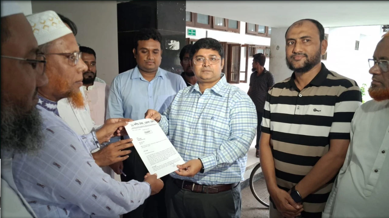 ভোলায় লোডশেডিং ও দ্রব্যমূল্য বৃদ্ধির প্রতিবাদে ১১ দলীয় ঐক্যজোটের স্মারকলিপি প্রদান