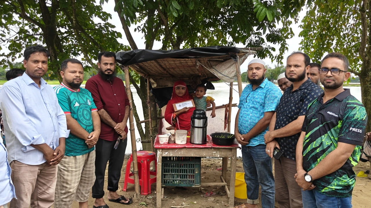 ফুলপুরে অসহায় শাবানার পাশে সাংবাদিকগণ