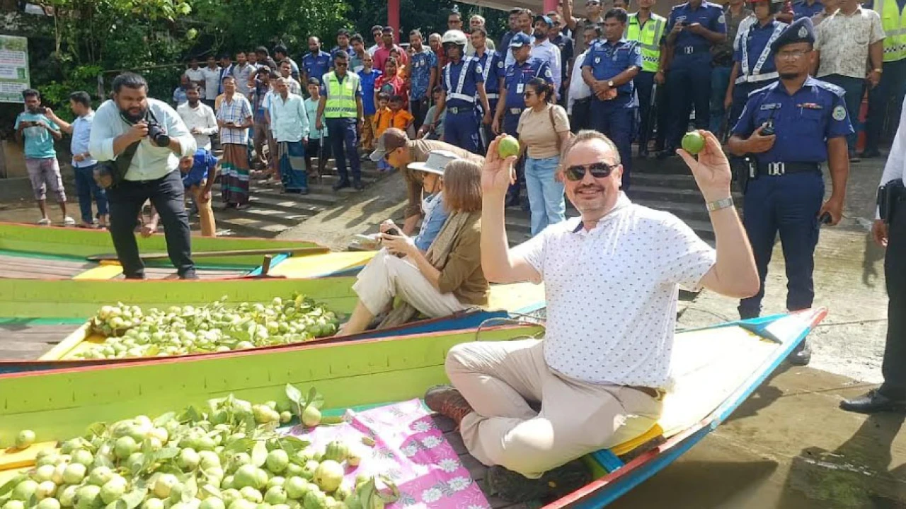 বরিশালের প্রাকৃতিক সৌন্দর্যে মুগ্ধ যুক্তরাষ্ট্রের রাষ্ট্রদূত