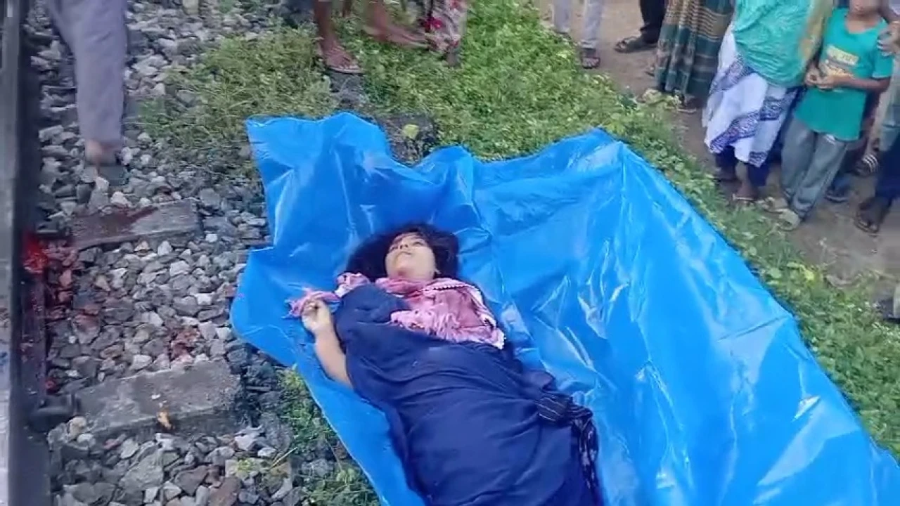 কুলাউড়ায় পারাবত ট্রেনের নিচে প্রাণ গেল যুবতীর