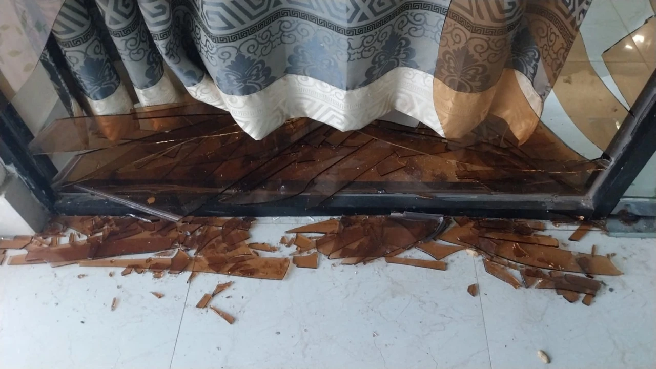 ফুটবল টুর্নামেন্টে দাওয়াত না পেয়ে জয়পুরহাট সরকারি কলেজে অধ্যক্ষের কার্যালয়ে হামলা-ভাঙচুর