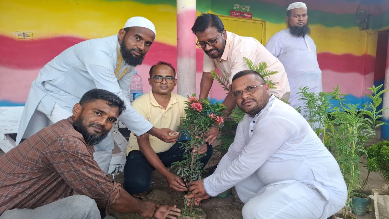 রোটারি ক্লাব অব কুমিল্লা মিড টাউনের উদ্যোগে বৃক্ষরোপণ কর্মসূচি