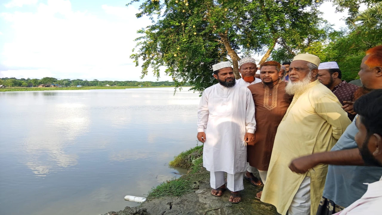 তালা কপোতাক্ষ নদের ভাঙনকবলিত বালিয়া এলাকা পরিদর্শনে এমপি ইজ্জত উল্লাহ