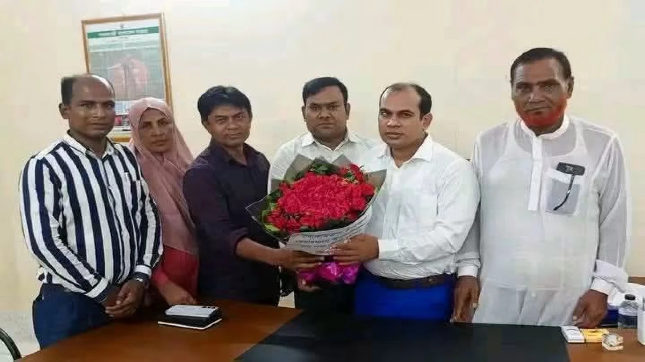 নবগঠিত মোকামতলা উপজেলার দায়িত্বপ্রাপ্ত ইউএনও'র সঙ্গে চেয়ারম্যান এসোসিয়েশনের সৌজন্য সাক্ষাৎ 