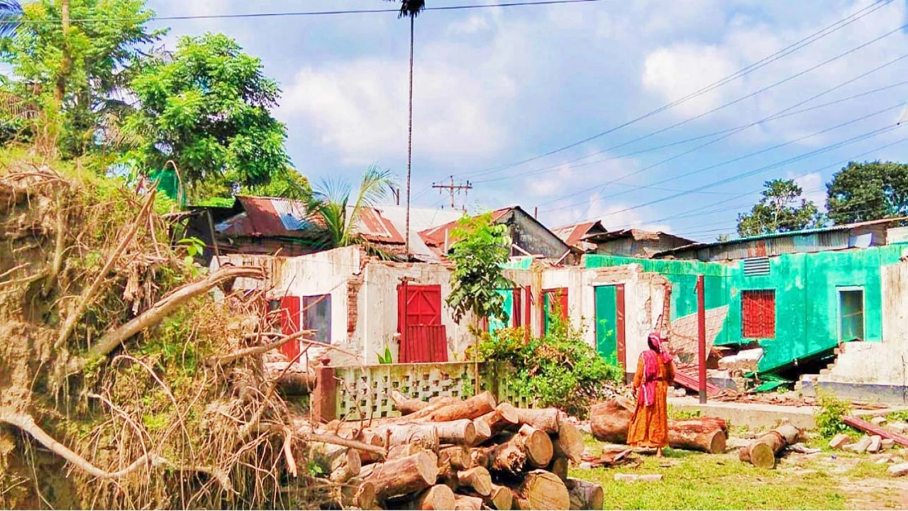 সুন্দরগঞ্জে কালবৈশাখীর তাণ্ডবে ক্ষতিগ্রস্ত বিদ্যালয়, চার মাসেও নেই মেরামতের উদ্যোগ