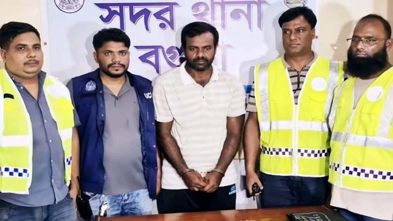 বগুড়ায় ৭ মামলার আসামী ২১০০ পিস ইয়াবাসহ মাদকসহ গ্রেপ্তার