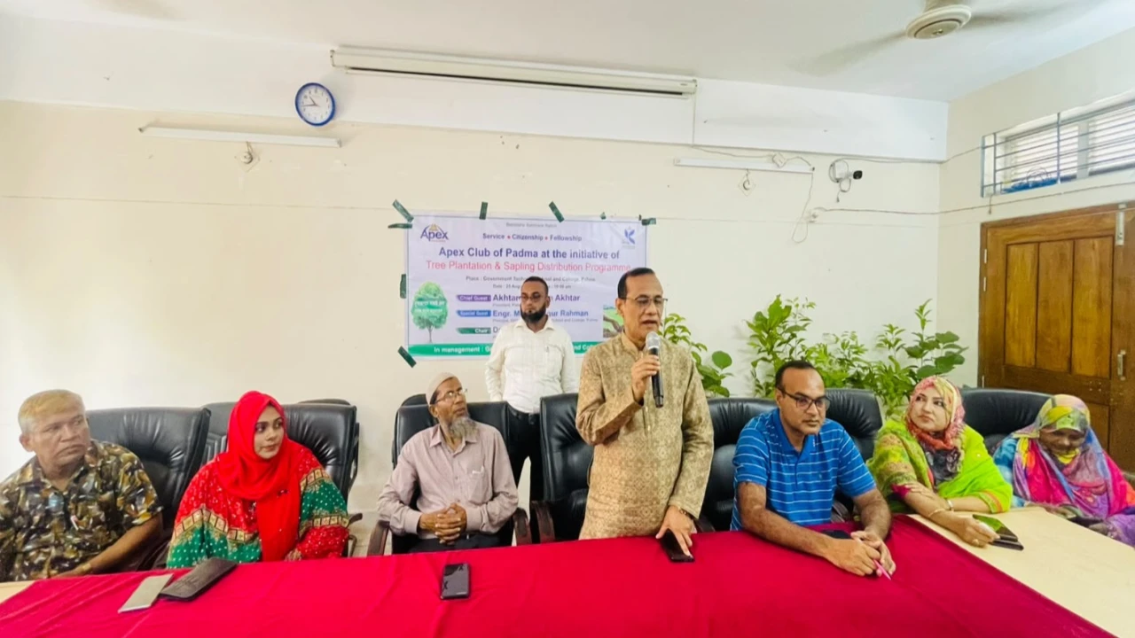 পাবনায় এপেক্স ক্লাব অব পদ্মা'র উদ্যোগে বৃক্ষরোপণ ও গাছের চারা বিতরণ কর্মসূচি