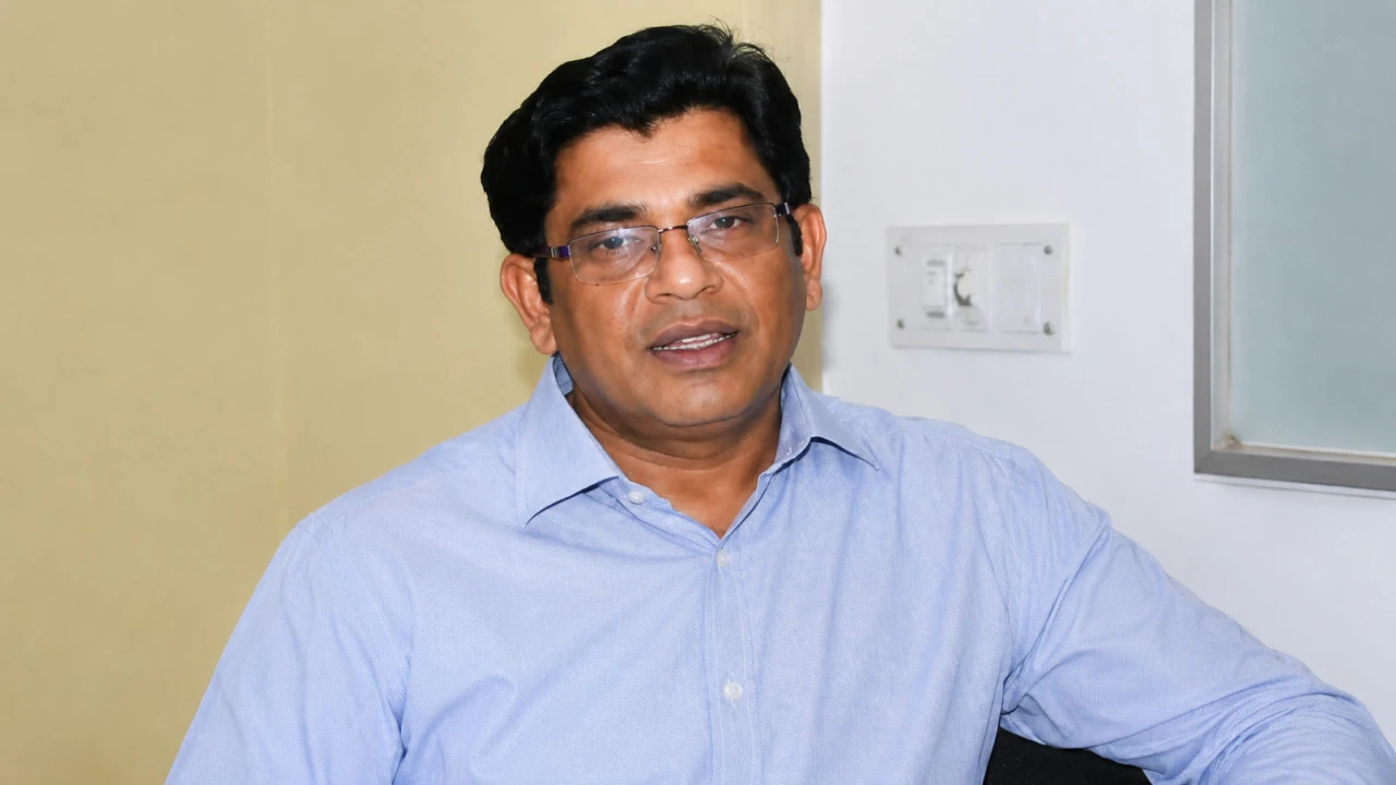 অধ্যাপক রফিক উল্লাহ সিকদার আর নেই, মিরপুরে দাফন সম্পন্ন